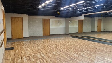 40 1st Ave W, Dickinson, ND for lease Interior Photo- Image 2 of 13