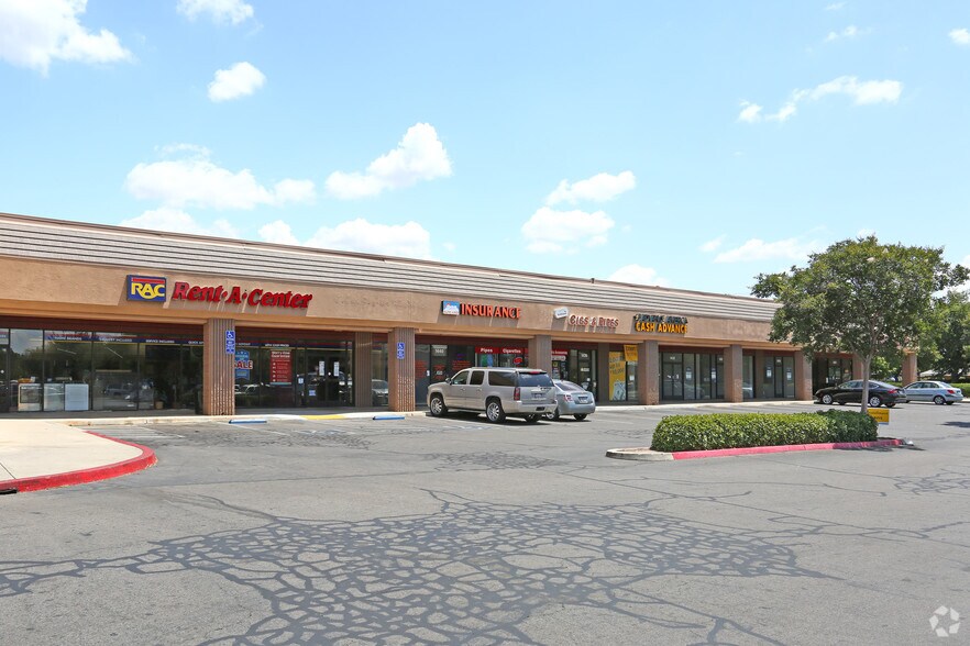 1550 N Ben Maddox Way, Visalia, CA à louer - Photo du bâtiment - Image 2 de 7