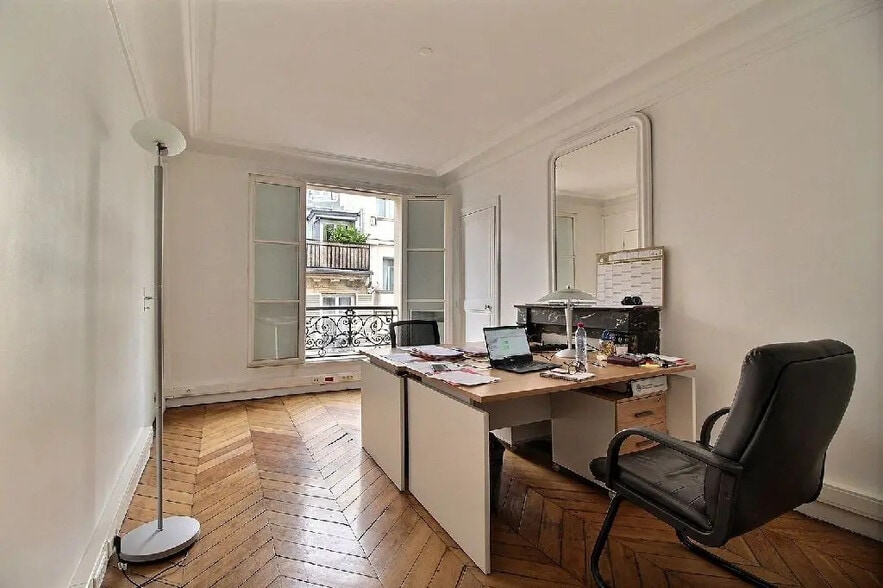 Office in Paris for lease - Interior Photo - Image 2 of 5
