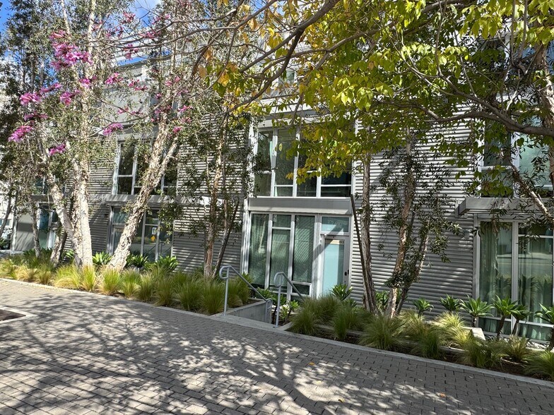 3450 Cahuenga Blvd W, Los Angeles, CA à vendre - Photo du bâtiment - Image 2 de 18