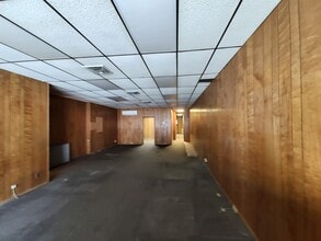 6615 Fresh Pond Rd, Ridgewood, NY for lease Interior Photo- Image 2 of 4
