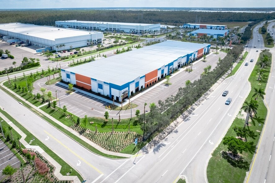 16091 Parallel, Fort Myers, FL for lease - Building Photo - Image 3 of 6