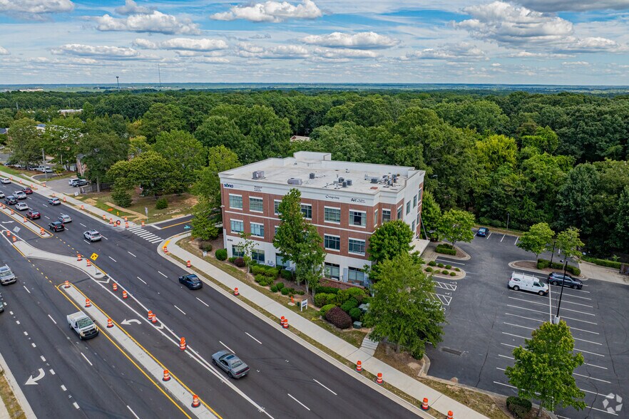 9104 Falls Of Neuse Rd, Raleigh, NC à louer - Photo du bâtiment - Image 3 de 8