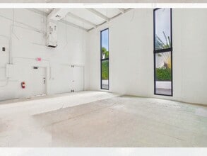 1111 5th Ave S, Naples, FL for sale Interior Photo- Image 2 of 5