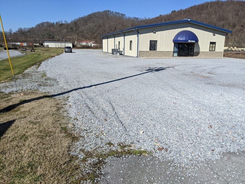 150 Judge Don Lewis Blvd, Elizabethton, TN à vendre - Photo du bâtiment - Image 2 de 15