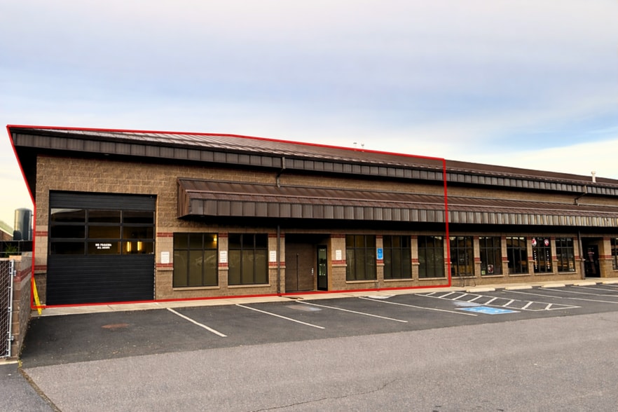 63056 NE Lower Meadow Dr, Bend, OR for lease - Building Photo - Image 3 of 14