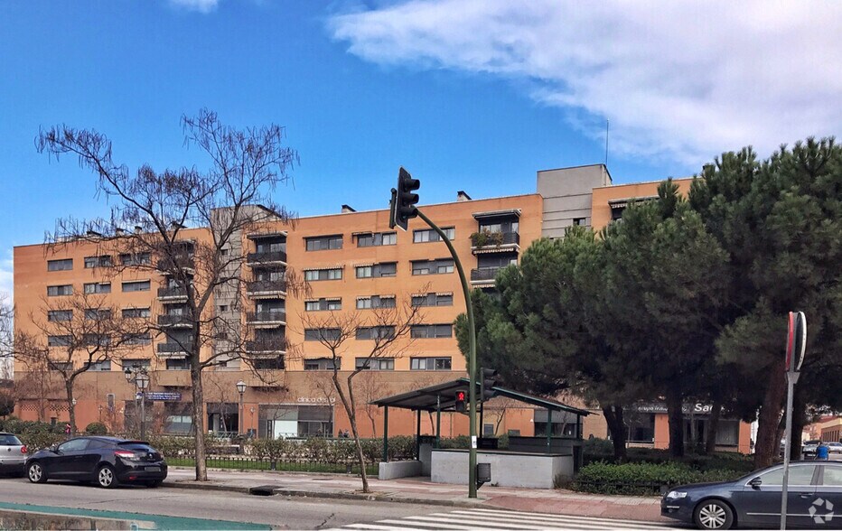 Calle Adelfas, 3, Alcorcón, Madrid à vendre - Photo du bâtiment - Image 2 de 3