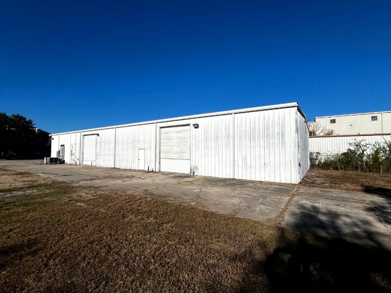 7058 Choctaw Dr, Baton Rouge, LA à vendre - Photo du bâtiment - Image 2 de 2