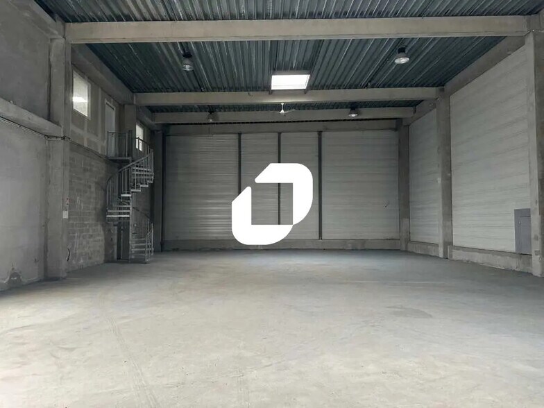 Flex in Argenteuil for lease - Interior Photo - Image 2 of 34