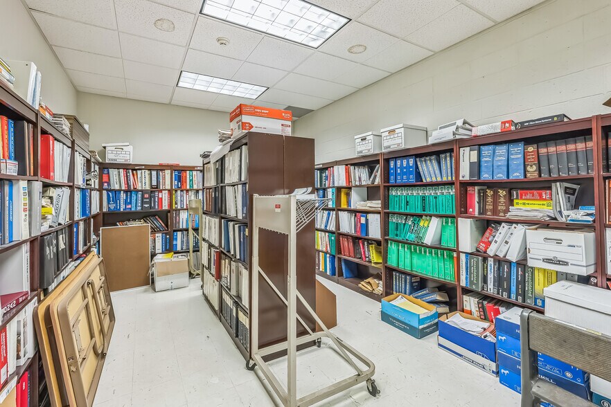 3618 Hulmeville Rd, Bensalem, PA à vendre - Photo du bâtiment - Image 3 de 25