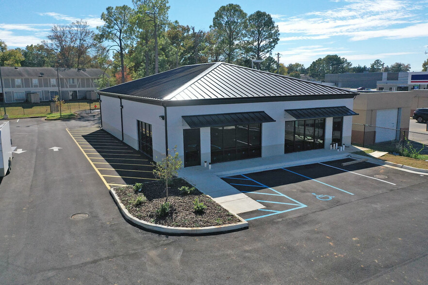 4009 University Dr NW, Huntsville, AL for lease - Building Photo - Image 1 of 4