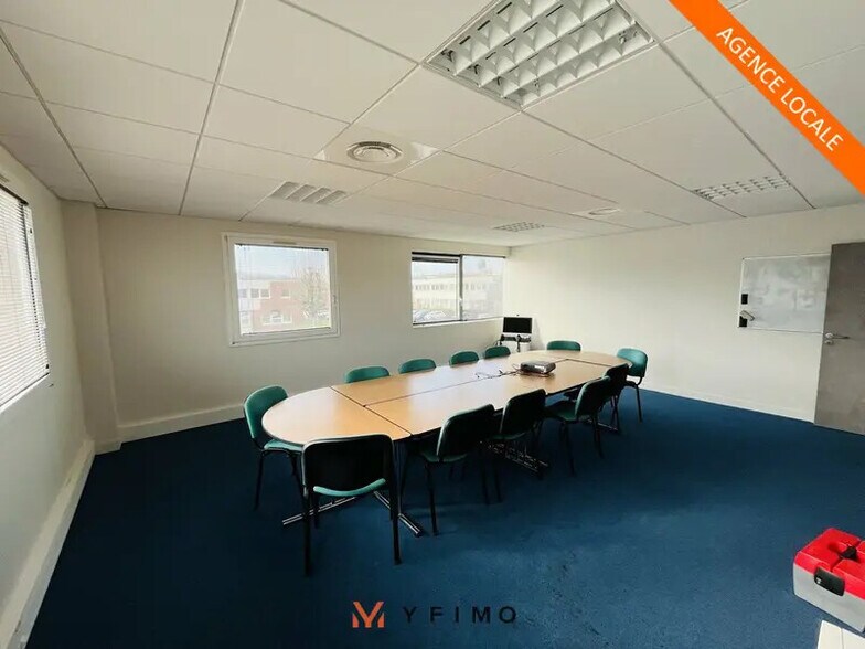 Office in BIÈVRES for lease - Interior Photo - Image 2 of 4