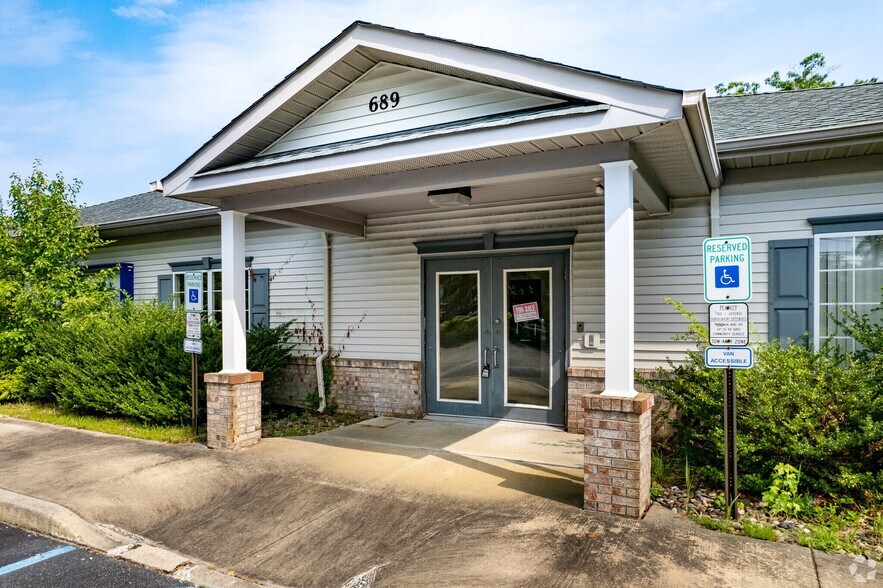 689 Radio Rd, Little Egg Harbor, NJ à vendre - Photo du bâtiment - Image 2 de 10