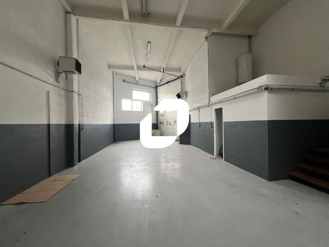Flex in Combs-la-Ville for lease Building Photo- Image 1 of 10