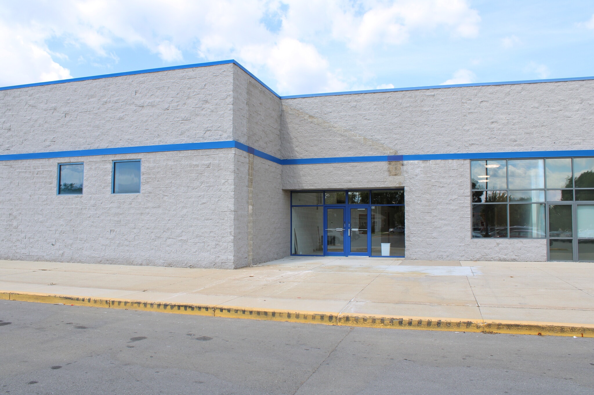 7-75 W Scott St, Fond Du Lac, WI for sale Primary Photo- Image 1 of 5