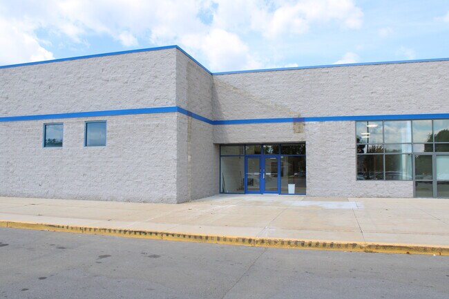 More details for 7-75 W Scott St, Fond Du Lac, WI - Retail for Sale