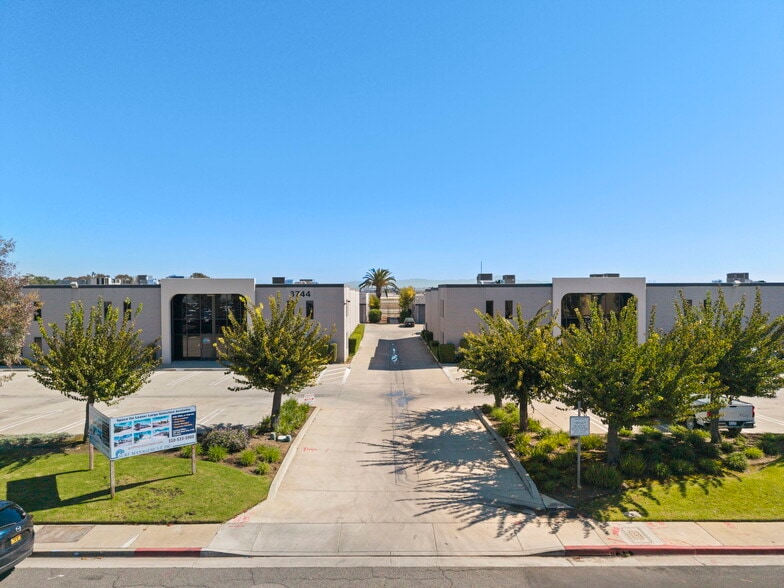 3700 N Industry Ave, Lakewood, CA for lease - Building Photo - Image 3 of 8
