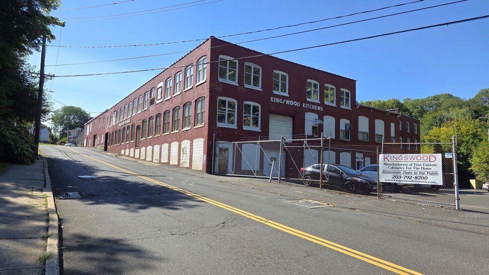 70 Beaver St, Danbury, CT for sale - Building Photo - Image 2 of 6