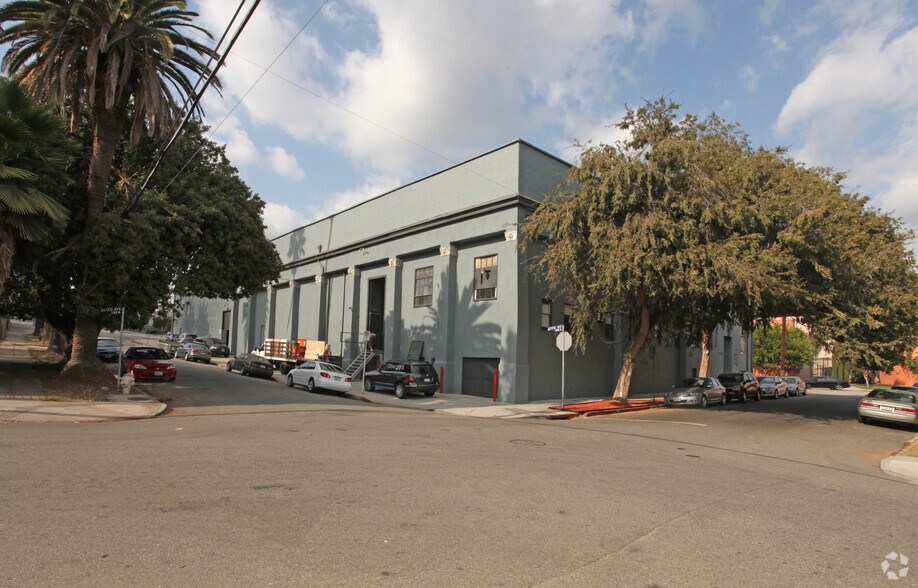 1215 Bates Ave, Los Angeles, CA à louer - Photo principale - Image 1 de 18