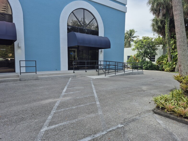 2080 McGregor Blvd, Fort Myers, FL for lease - Building Photo - Image 3 of 4