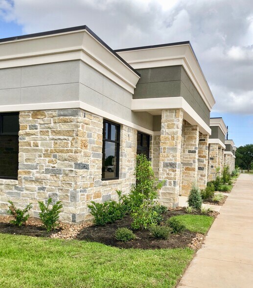 28111 S Firethorne Rd, Katy, TX à louer - Photo du bâtiment - Image 2 de 37
