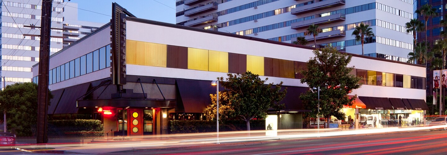 11704 Wilshire Blvd, Los Angeles, CA à louer Photo du bâtiment- Image 1 de 3