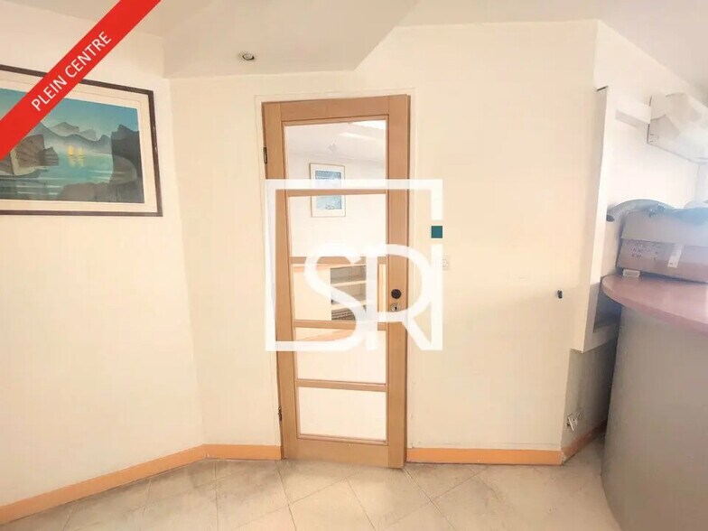 Office in Clermont-Ferrand for sale - Building Photo - Image 2 of 12