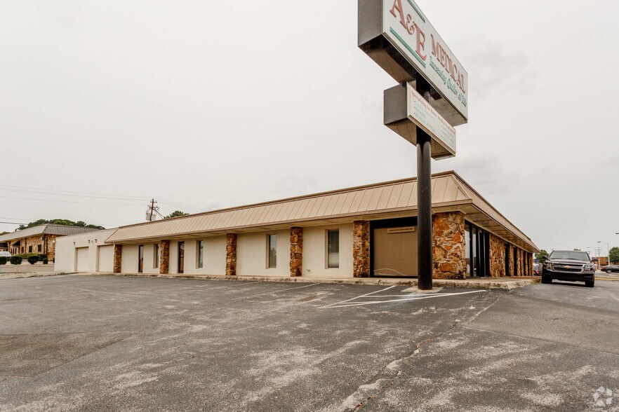 235 Azalea Dr, Florence, AL for lease - Primary Photo - Image 1 of 2