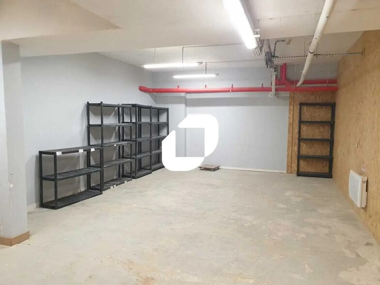 Flex in Le Kremlin-Bicêtre for lease - Building Photo - Image 3 of 14