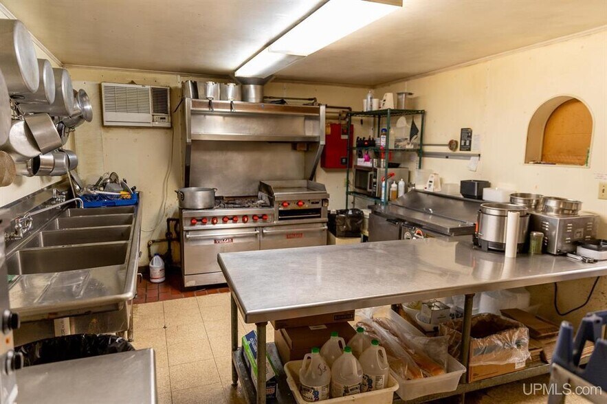 824 N 3rd St, Marquette, MI for sale - Building Photo - Image 2 of 14