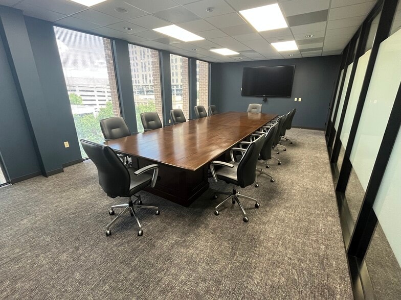 1800 St James Pl, Houston, TX for lease - Building Photo - Image 3 of 5