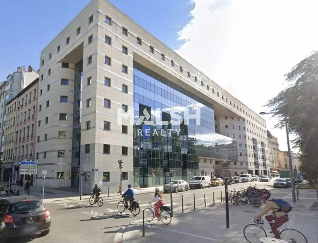 Office in Lyon for sale Building Photo- Image 1 of 5