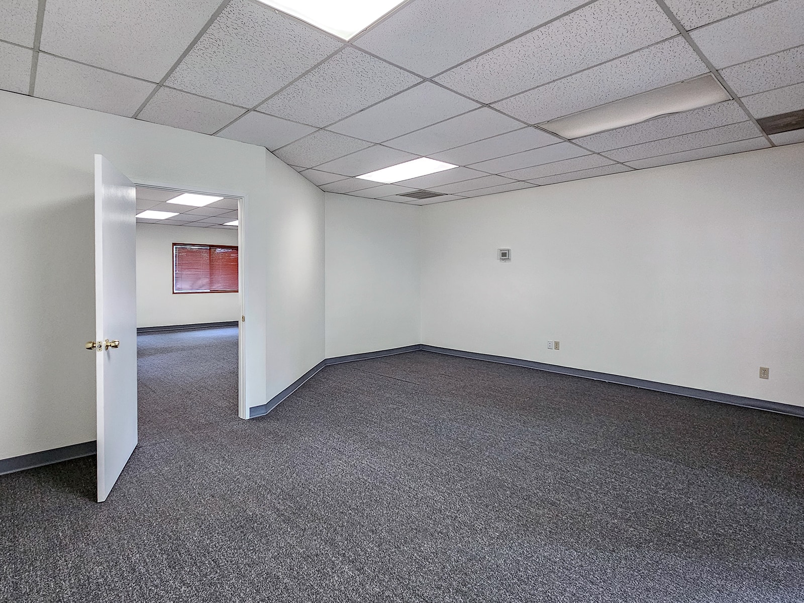 17175 SW Tualatin Valley Hwy, Beaverton, OR for lease Interior Photo- Image 1 of 19