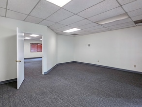 17175 SW Tualatin Valley Hwy, Beaverton, OR for lease Interior Photo- Image 1 of 19