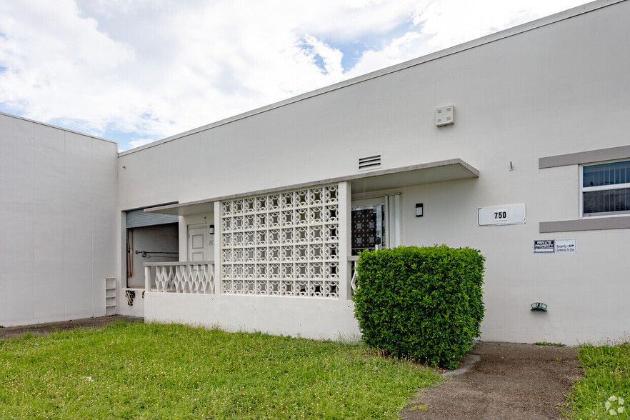 750 NW 57th Ct, Fort Lauderdale, FL for lease - Building Photo - Image 3 of 15