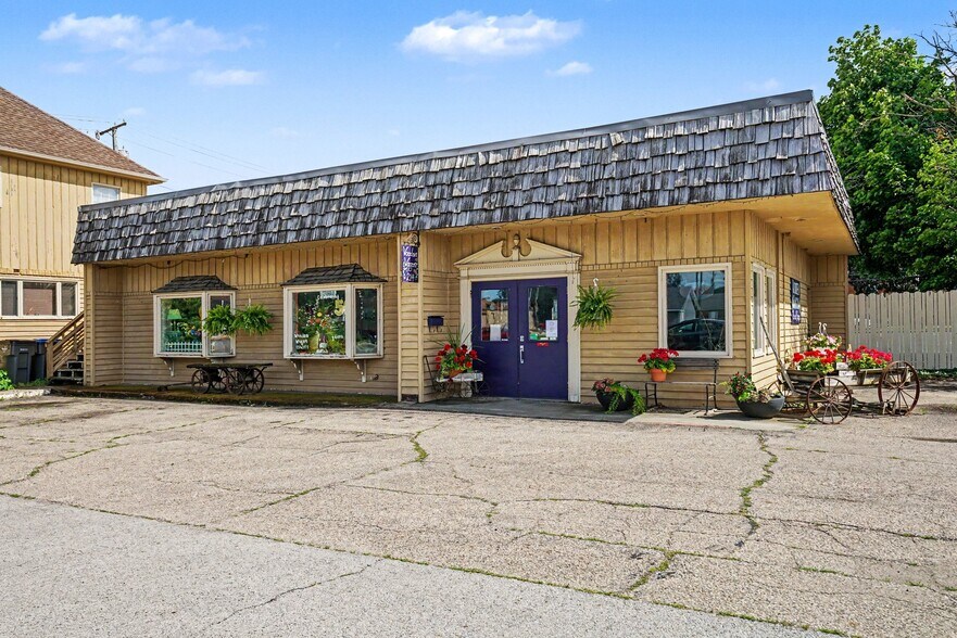 212-214 W Pike St, Goshen, IN for sale - Building Photo - Image 2 of 3