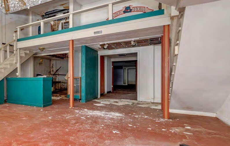 The McCormick Collection portfolio of 3 properties for sale on LoopNet.ca - Interior Photo - Image 2 of 2