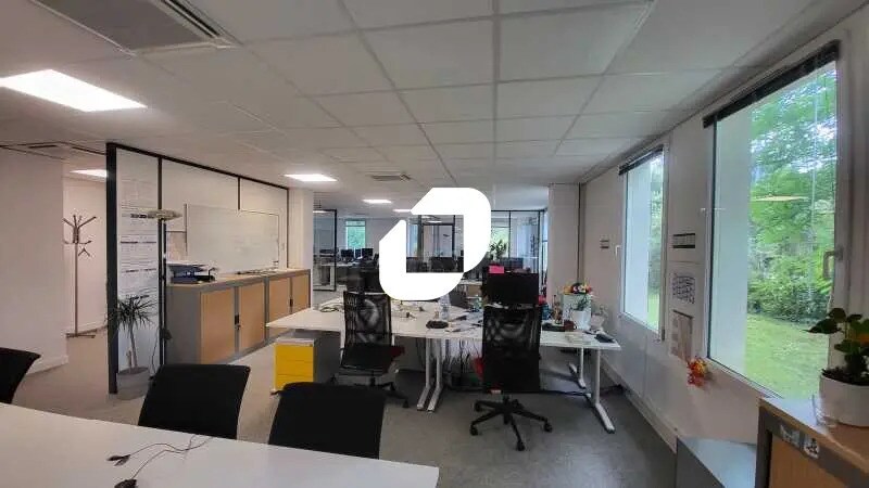 Office in Pessac for lease - Interior Photo - Image 3 of 15