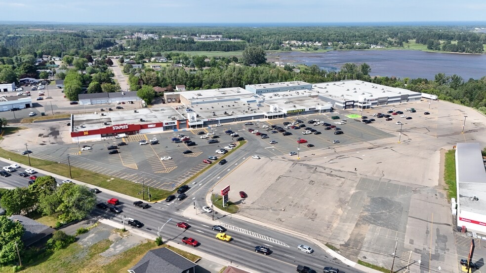 1300 St. Peter Av, Bathurst, NB for lease - Building Photo - Image 1 of 6