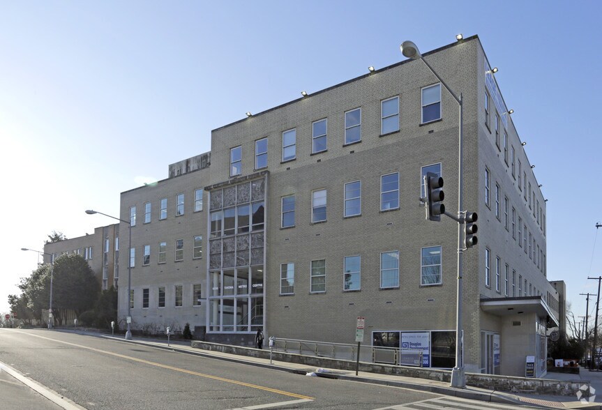 6856 Eastern Ave NW, Washington, DC à louer - Photo du bâtiment - Image 1 de 3