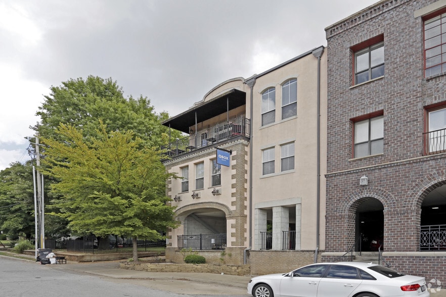 320 N Rollston Ave, Fayetteville, AR for lease - Building Photo - Image 1 of 13