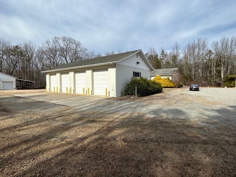 1667 Cartersville Rd, Cartersville, VA à vendre - Photo du bâtiment - Image 3 de 73