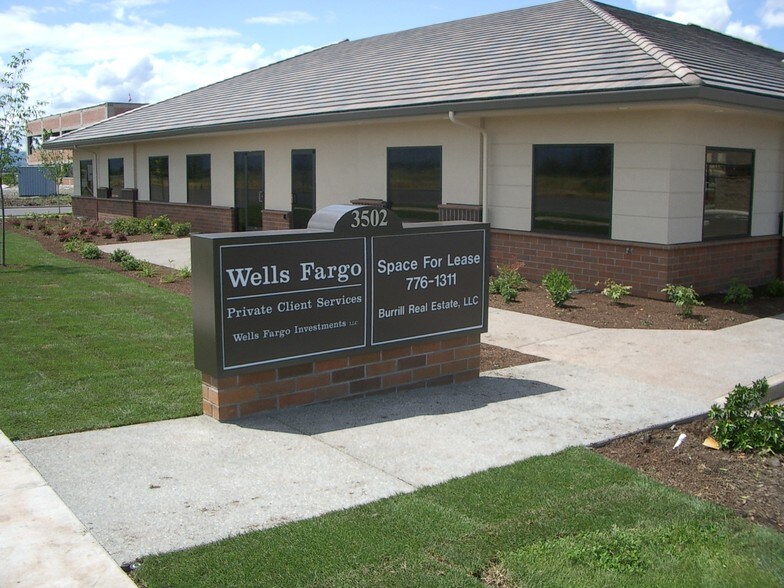 3502 Excel Dr, Medford, OR à louer - Photo du bâtiment - Image 2 de 3