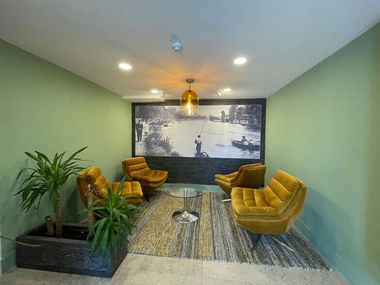 Kingsbury Crescent, Staines à louer - Photo du bâtiment - Image 3 de 27