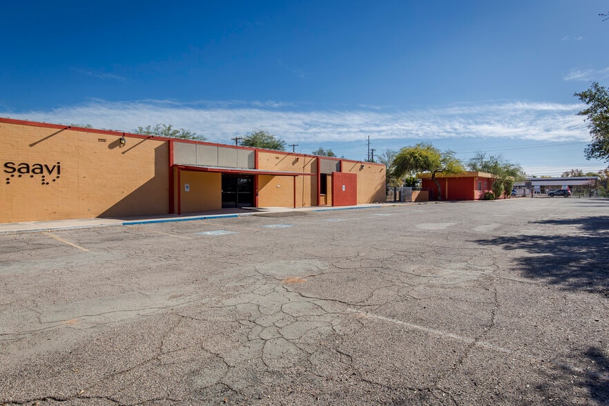3767 E Grant Rd, Tucson, AZ à vendre - Photo du bâtiment - Image 2 de 58