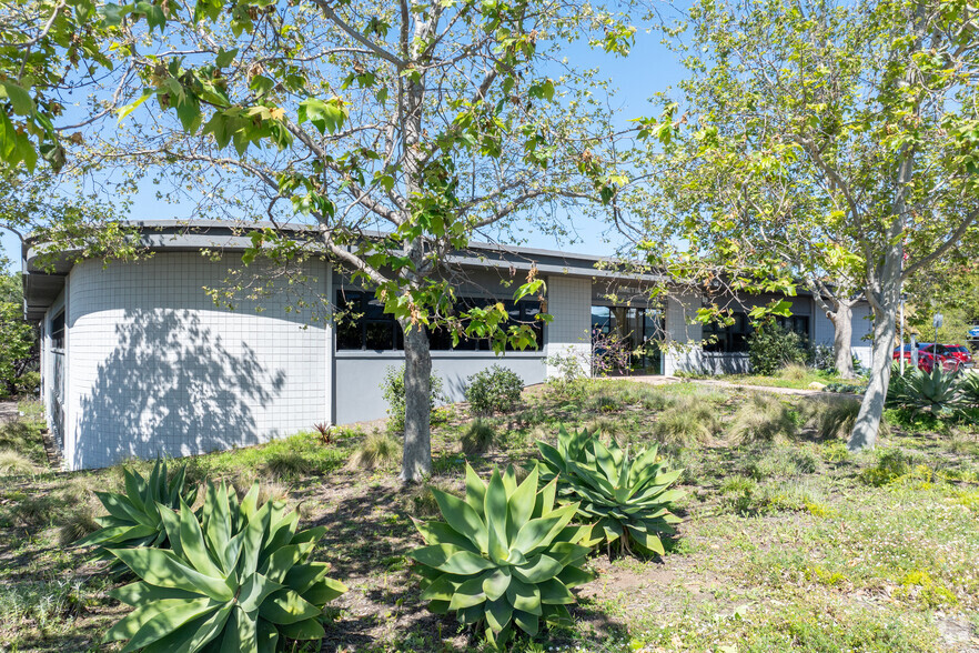 6300 Lindmar Dr, Goleta, CA à vendre - Photo principale - Image 1 de 1