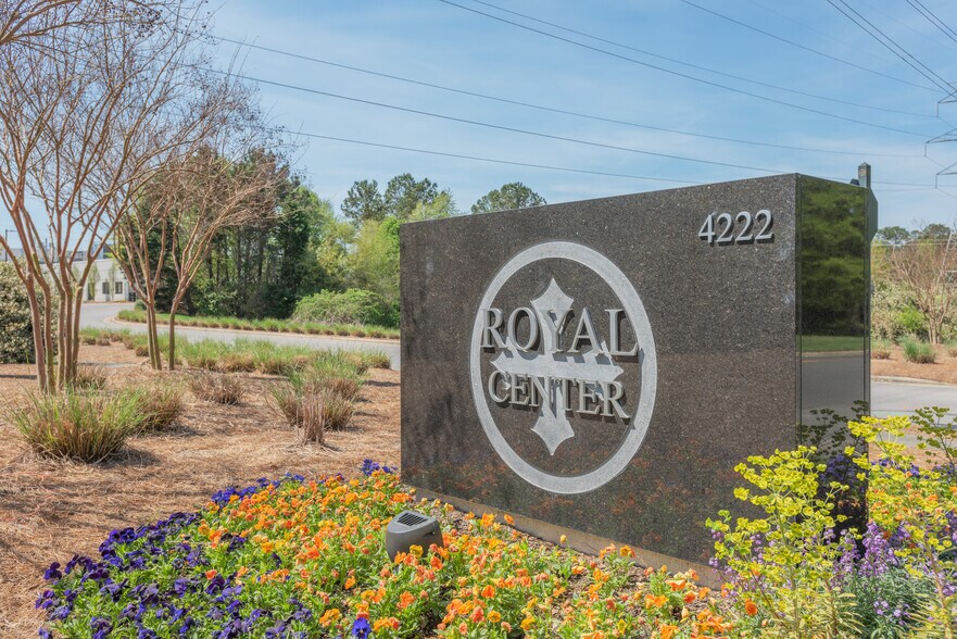4222 Emperor Blvd, Durham, NC à louer - Photo du bâtiment - Image 3 de 4
