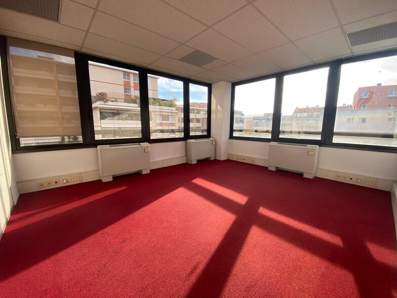 Avenue Du Prado, Marseille for lease - Interior Photo - Image 2 of 17