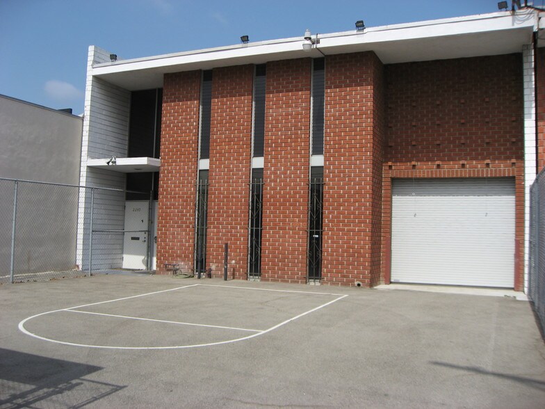 West LA Industrial Portfolio portefeuille de 12 propriétés à vendre sur LoopNet.ca - Photo du bâtiment - Image 3 de 14