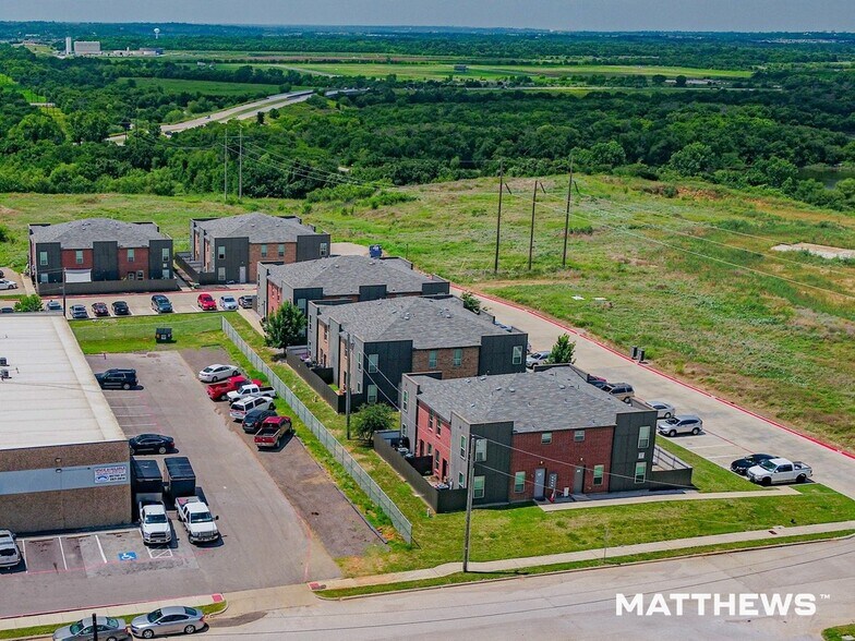 3601 Valley Vista Dr, Hurst, TX à vendre - Photo du bâtiment - Image 3 de 4